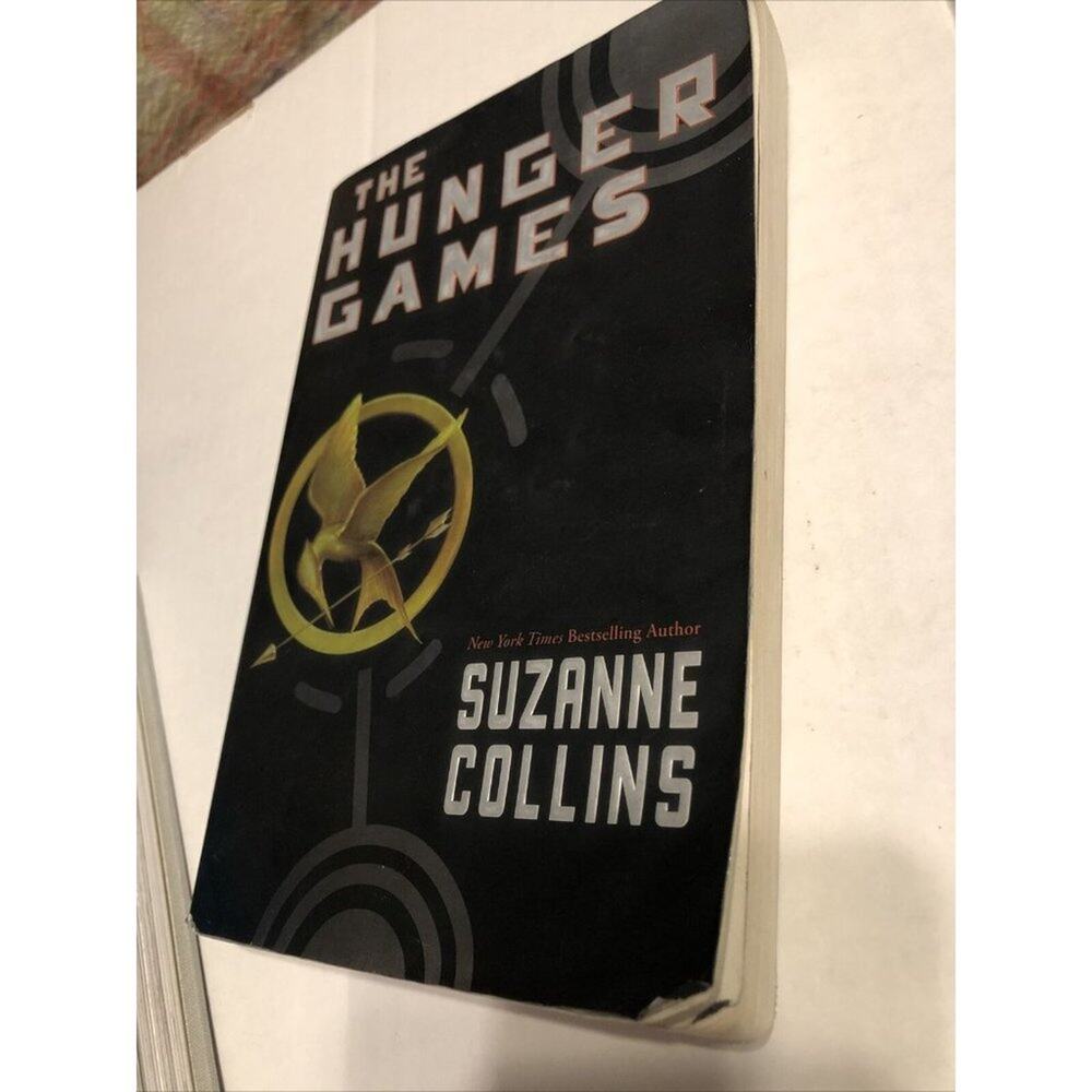 Hunger Games Ser.: The Hunger Games by Suzanne Collins (2010, Trade Paperback)